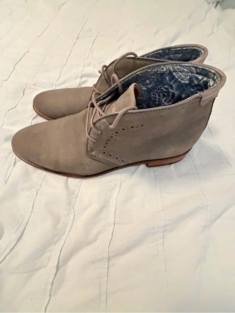 Johnston & Murphy Taupe Suede Chukka Boots